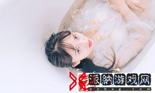 gogogo大但人文行为艺术创作背景：探索独特的艺术表达与文化思考-揭示行为艺术如何打破常规创作界限。