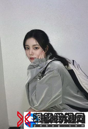 一面膜胸口一面吃下部位片段：从美容到心灵的双重享受，让你焕然一新！