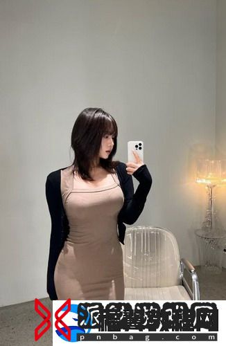 一面膜胸口一面吻：美丽与浪漫的完美交融，护肤与爱情的双重体验！