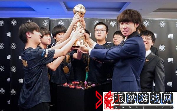 RNG在2022MSI比赛中夺冠