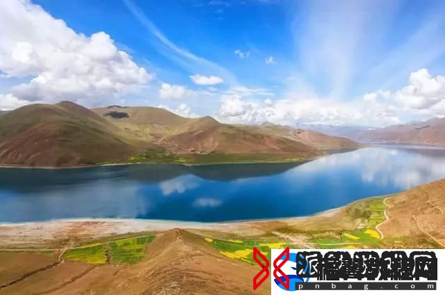 解析‘明月无云水不波’的意境